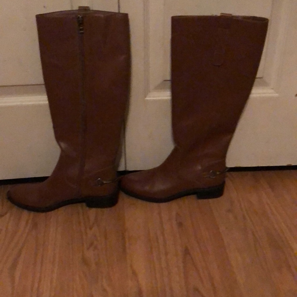 Size 6 ladies tall boots in brown